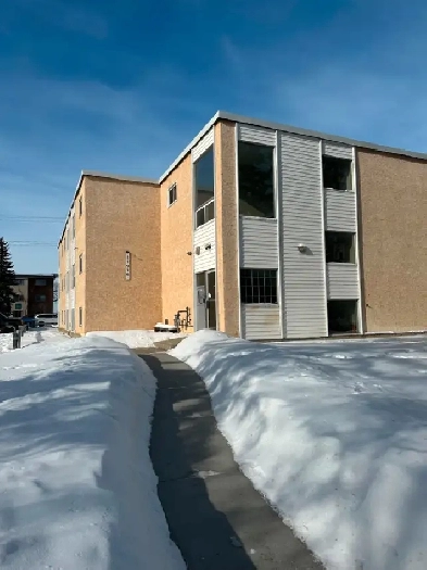 Next to NAIT 1  BD Apartment - 11926-105 St MOVE IN TODAY Image# 1