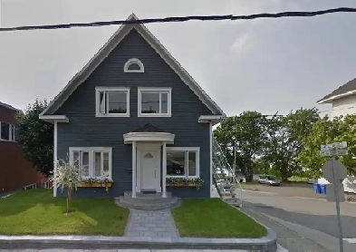 Logement entièrement meublé, avec vue sur la ville et le fleuve. Image# 1