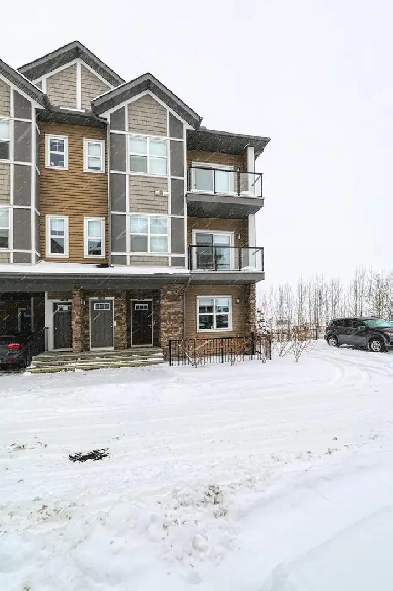 IMMACULATE 3 BED / 2 BATH FIRESIDE CONDO Image# 1