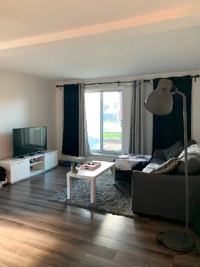 4-1/2 Sainte-Dorothée,  1ier JUILLET, RÉNOVÉ Image# 1