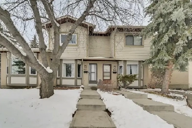 OUTSTANDING 2 Storey Townhouse Condo in Deer Ridge Image# 1