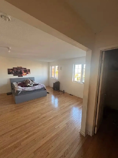 Rooms with private washrooms, Livingroom and parking lot F RENT Image# 1