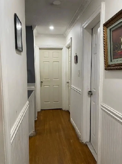 Master bedroom available for 1 girl. Near Westwood station. Image# 1