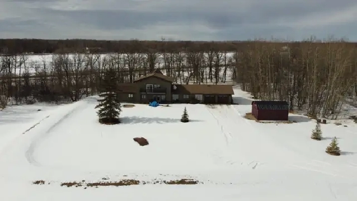 One-of-a-kind 2,367sqft cottage-like home nestled on 4acres! in Winnipeg,MB - Houses for Sale