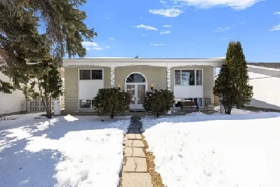 Beautifully Remodelled 4bdrm Home Minutes from Kildonan Park! Image# 1
