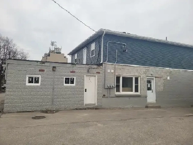 COMMERCIAL UNIT FOR LEASE IN DOWNTOWN BOWMANVILLE Image# 3