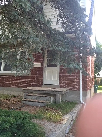 3 Bedroom 35 Alamein Kingston Ontario Image# 11