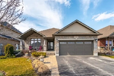 Stunning Bungalow in Elora Image# 1