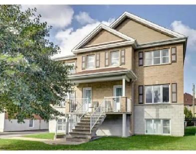 À louer. Magnifique Condo sur 2 étages à 2300$/ mois Image# 1