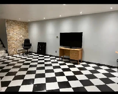 Rooms for rent in beautiful house @ Eglinton/ Hurontario Image# 1