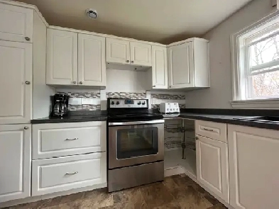 All-Inclusive 4-Bedroom Furnished Student Apartment Image# 1