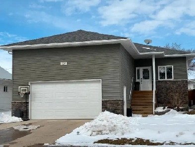 House for Sale in Biggar Saskatchewan Image# 6