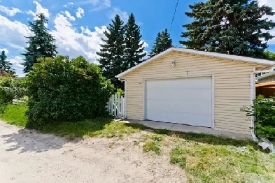 Garage/Storage space for rent (21'4'D x 17'4'W) with Remote Image# 2