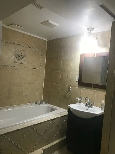 Big furnished room in Erin Mills area for a short or long term Image# 1