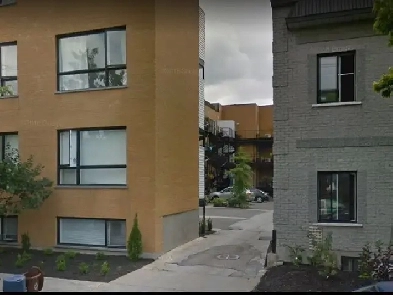 Stationnement extérieur Petite Italie