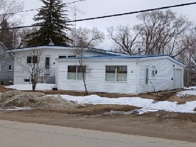2600 SQUARE FOOT SPLIT-LEVEL HOME FOR SALE IN SAINT CLAUDE Image# 28