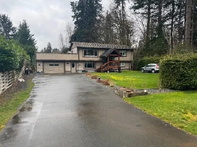 4 Bedroom  .67 acre backing on to oyster river Image# 15