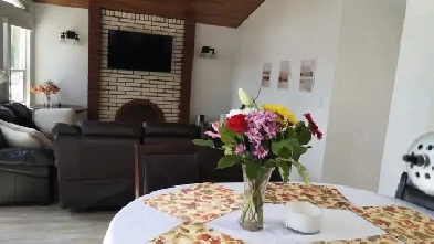 Short term rent of one room in a beautiful house near Oakridge Image# 1