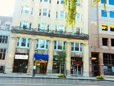 4 bedrooms apartment facing McGill University Montreal Center Image# 1