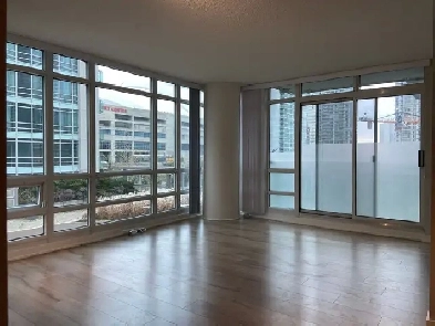 SPACIOUS 1 BEDROOM   DEN CORNER UNIT FOR RENT @ FRONT & SPADINA Image# 5