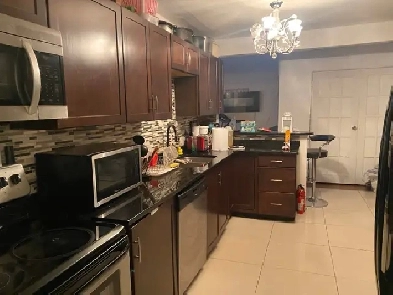 Upstairs room to rent! 5 min walk to U of M! Male student Image# 1