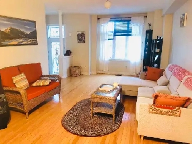 Bedroom with Private Bathroom Near York University – $950/Mo Image# 4