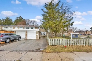 Kitchener townhome for $550,000 Image# 1