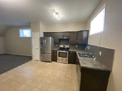 LEDUC DUPLEX: 2 Beds 1 Bath Townhouse for Rent Image# 2