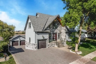 STUNNING LUXURY HOME Image# 1