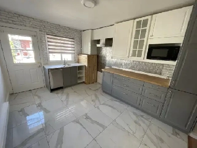 LOCATION! St Henri, near metro, spacious 2BDR Image# 3