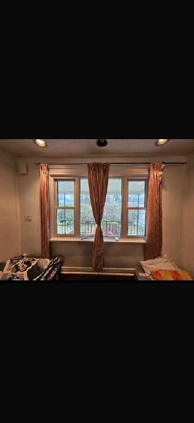 sharing room for Indian Male Image# 1
