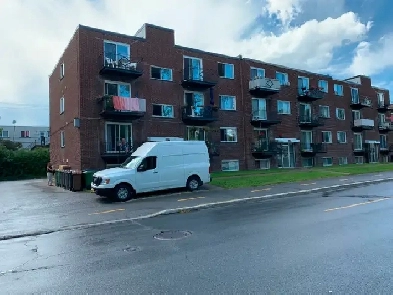 GRAND 4 1/2 À BOISBRIAND (sous-sol).  PRÈS DE PLACE ROSEMÈRE. Image# 1