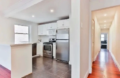 Bright & Spacious 2 bedroom steps from the lake! Image# 10