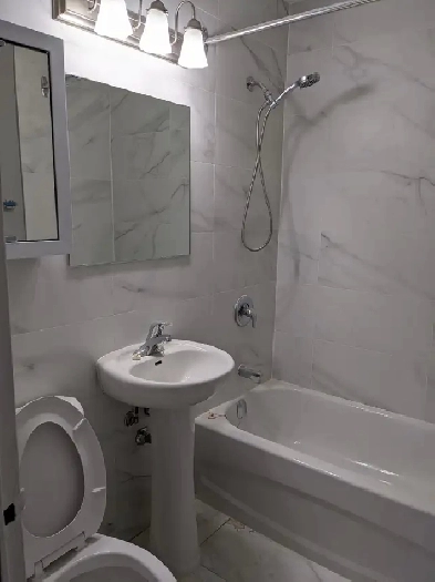 Large Apartment - 131 Lyon Court ( one month free ) Image# 1