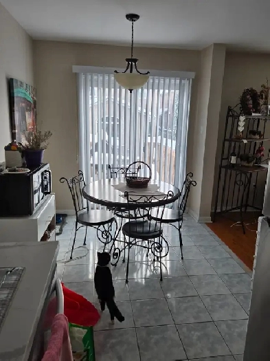 DerryRd&LISGARDAREA-Furn.MasterbedwithEnsuite-$288/wk Image# 1