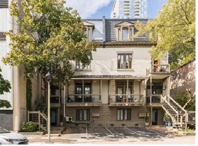 GORGEOUS DOWNTOWN, 1 Bedroom, 1 Bath w/ Outdoor space Image# 1