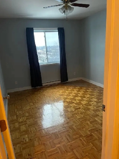 4 1/2  Moderne, $1475 Image# 1