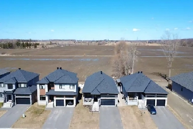Luxury Bungalow | $250K  in Upgrades | No Rear Neighbours! Image# 5