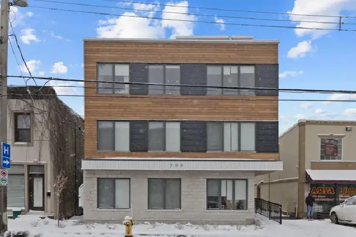 BEAUTIFUL CENTRETOWN BACHELOR CONDO in Ottawa,ON - Apartments & Condos for Rent