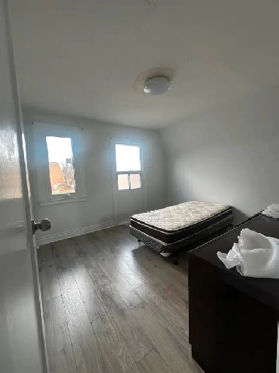 Rooms / Bsmt for rent in Scarborough several locations Image# 1