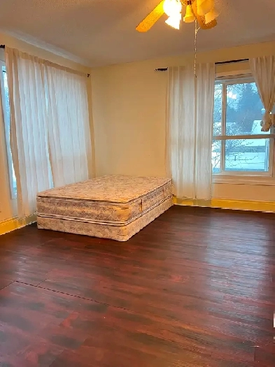 2 min walk to Southland Ctrain/5 min Chinook/ 15 min Downtown Image# 1