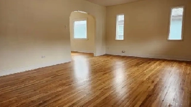 2BR Main Floor Home in Scarboro on 17th Avenue SW Image# 1