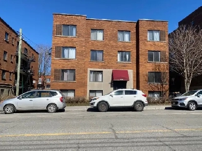 N.DJ._4 pièces et demi. 2 chambres fermées.  Bel immeuble! Image# 1