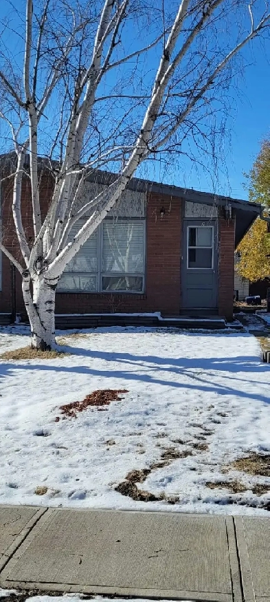 Duplex in Shaunavon with Garage Image# 1