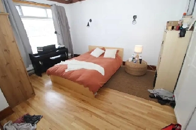 Très grand 8 et demi ( Rosemont La Petite-Patrie) À voir Image# 1