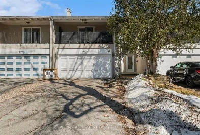 GORGEOUS 4-BED TOWNHOME IN BELLS CORNERS! Image# 6