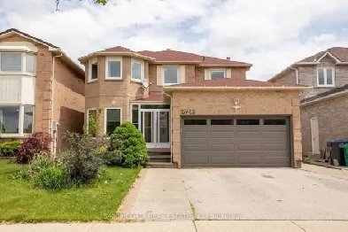 Bright & Spacious 4Br 3Bath Family Home, Mississauga (W12070671) Image# 1