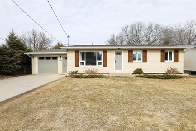 4 Bed, 2 Bath Home in Steinbach Image# 1