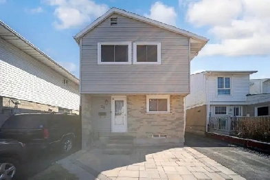 HOUSE FOR SALE IN BRAMPTON! Image# 1