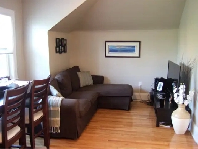 2 BDRM Hardwood S/S Appls Open Concept Large Yard Veg Gardens Image# 1